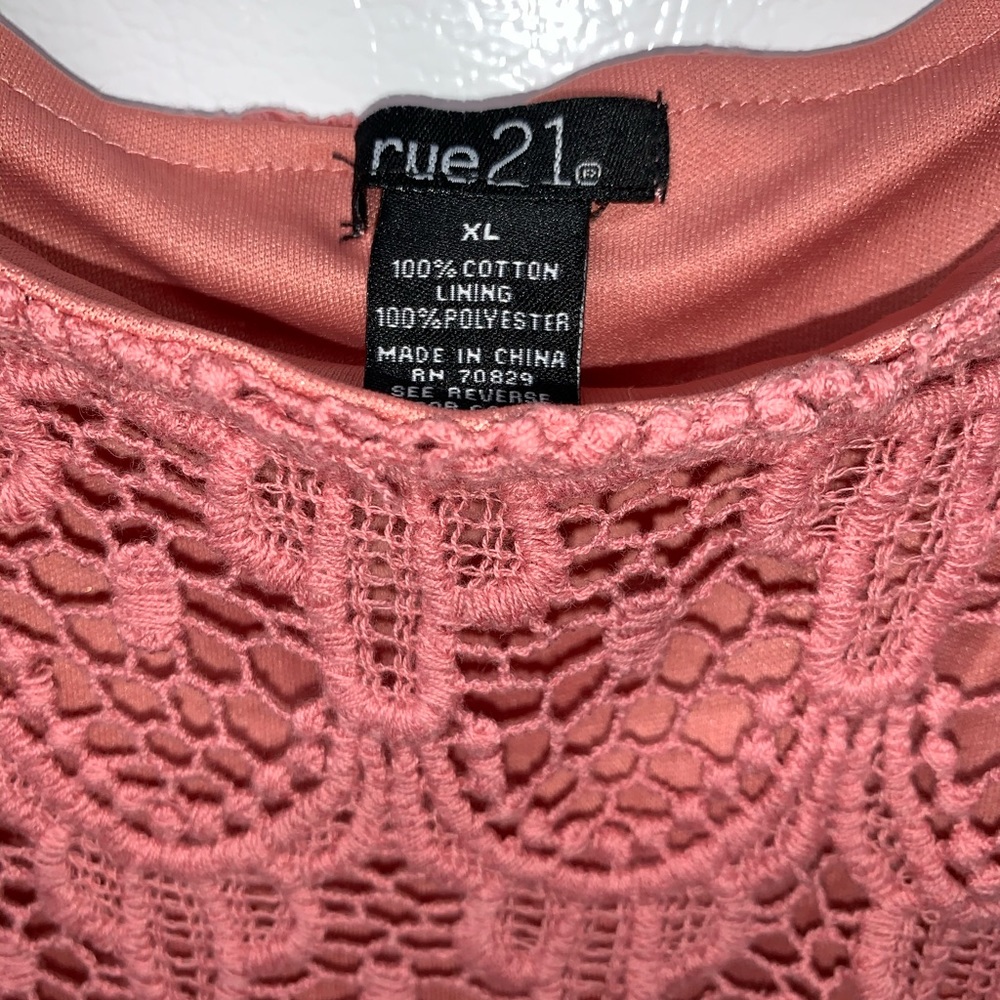 Mauve lace tank - Picture 2 of 3